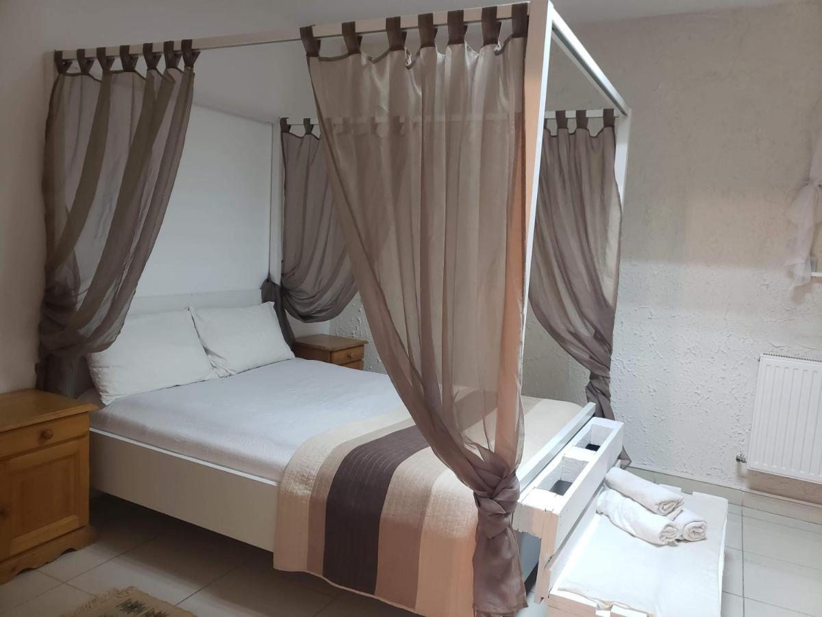 Aqua Apartman Satu Mare Exterior photo