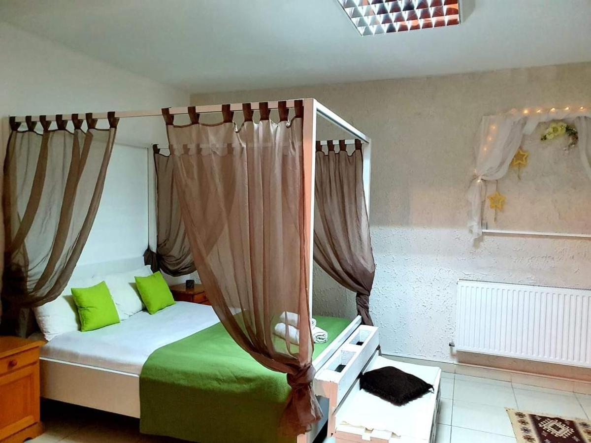 Aqua Apartman Satu Mare Exterior photo
