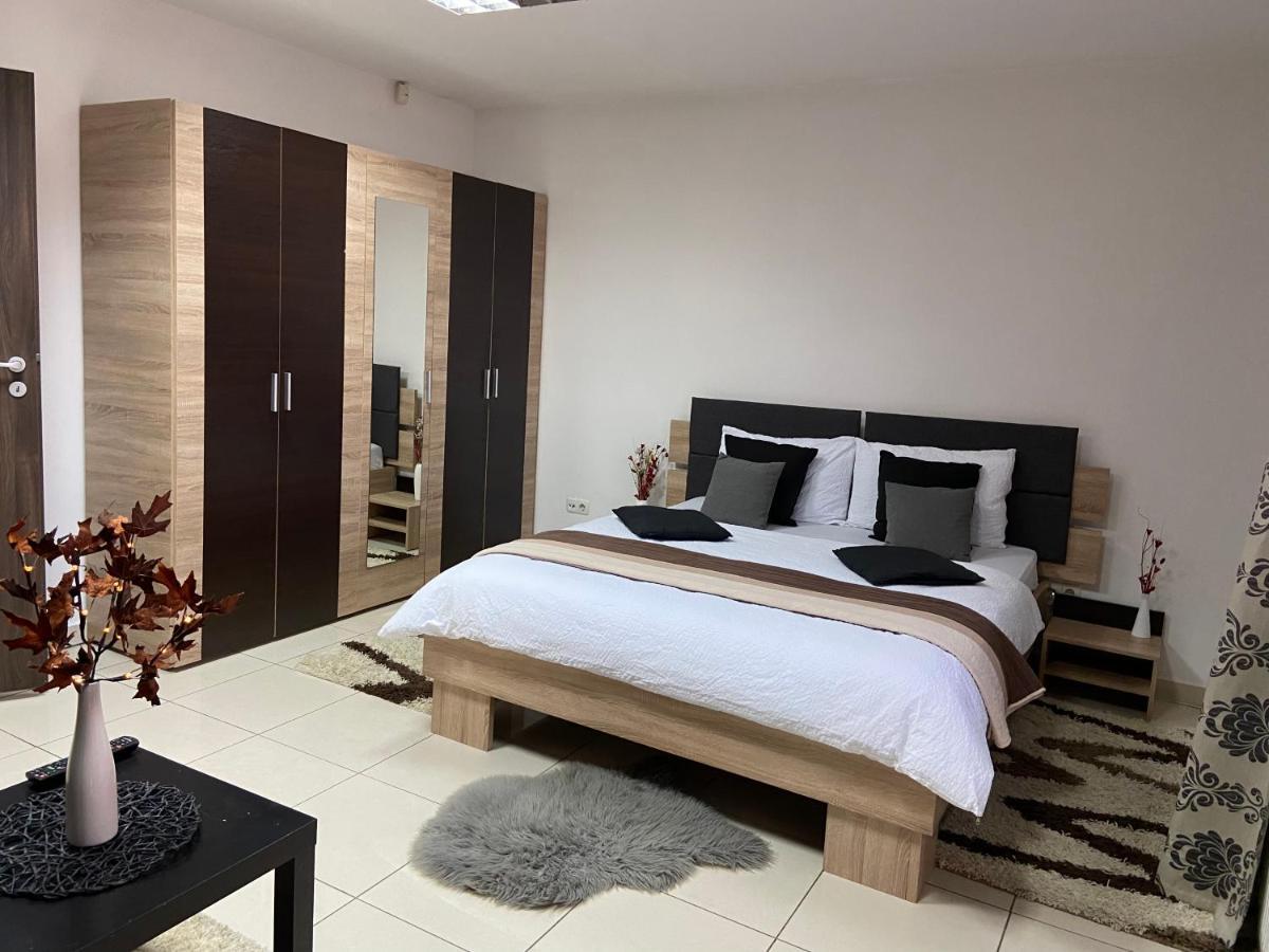 Aqua Apartman Satu Mare Exterior photo