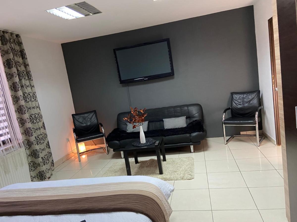 Aqua Apartman Satu Mare Exterior photo